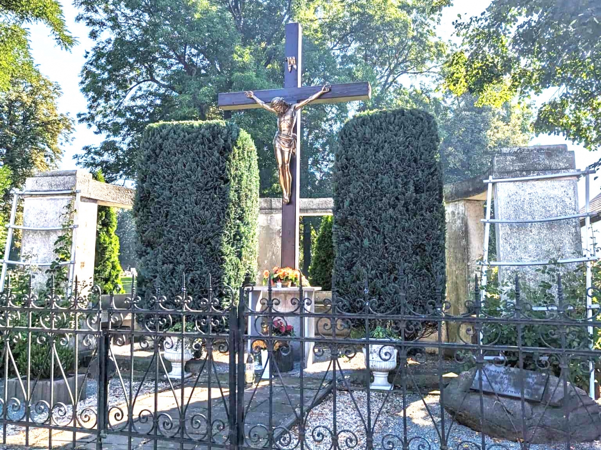 Cmentarz parafii Narodzenia Najświętszej Maryi Panny i św. Wolfganga, Borów