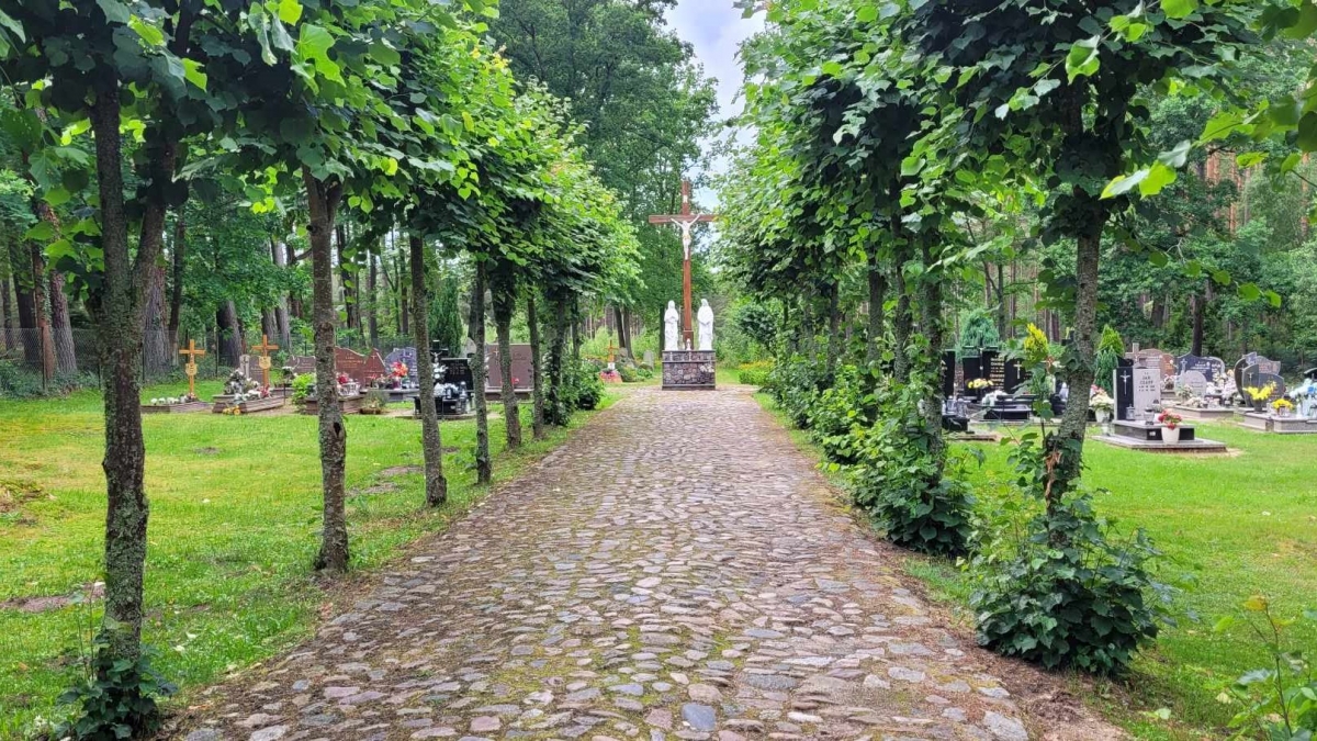 Cmentarz parafii Wniebowzięcia NMP, Białogóra, gmina Krokowa