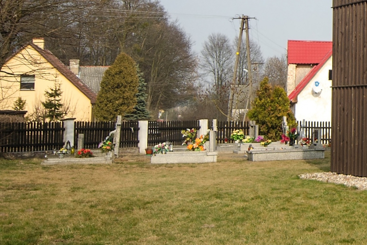 Cmentarz przykościelny parafii pw. św. Andrzeja Ap., Szczodrów, gmina Syców