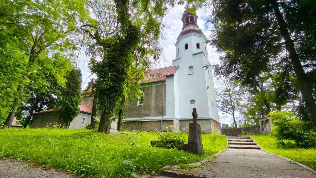 Cmentarz przy kościele Najświętszego Serca Pana Jezusa ul. Orkana, Poniatów, Wałbrzych