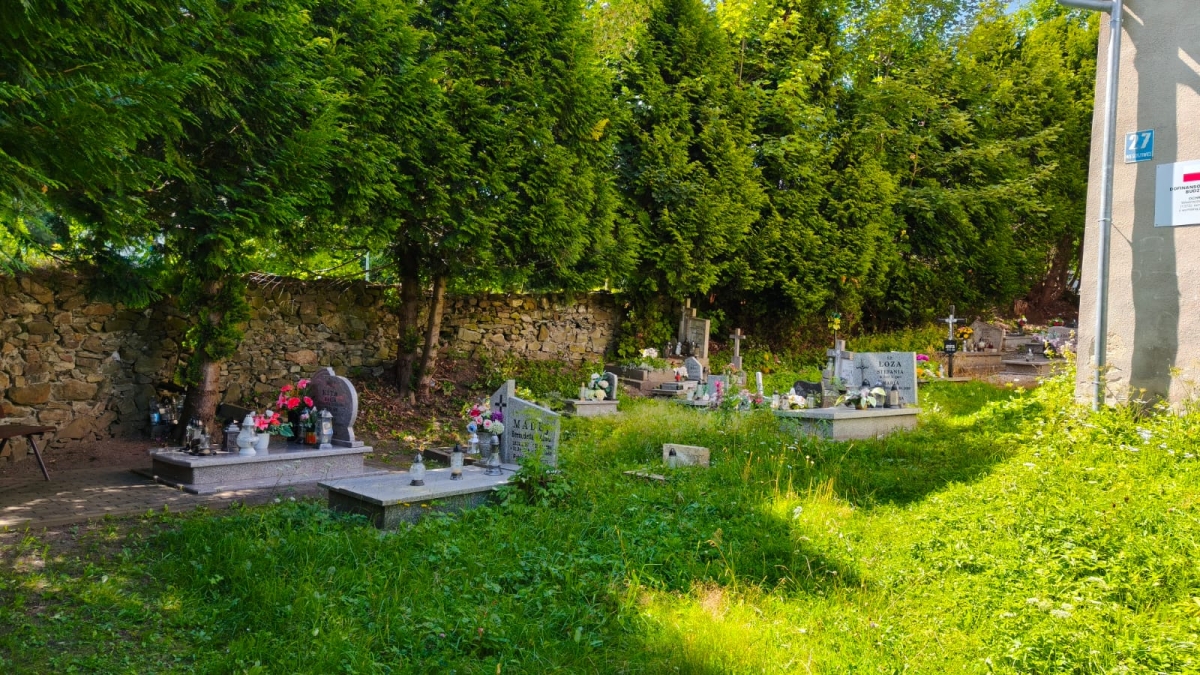 Cmentarz przy kościele pomocniczym, Wieściszowice, gmina Marciszów [GALERIA]