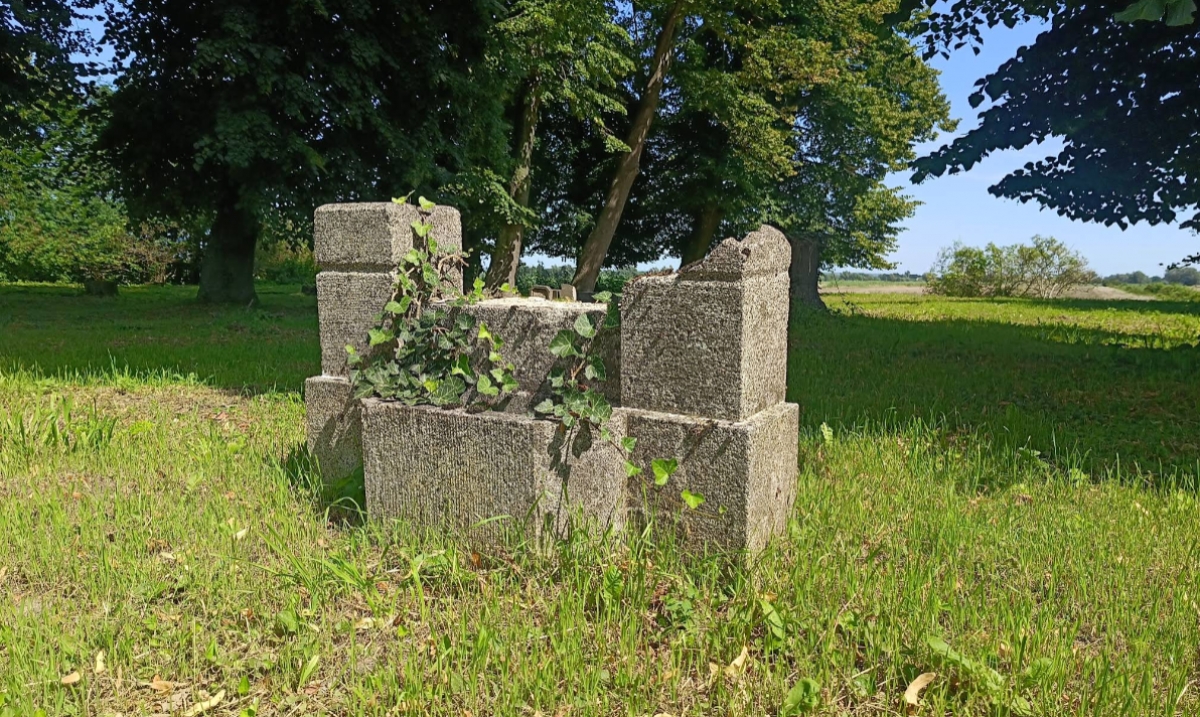 Cmentarz menonicki, nieczynny, Zwierzeńskie Pole, gmina Markusy