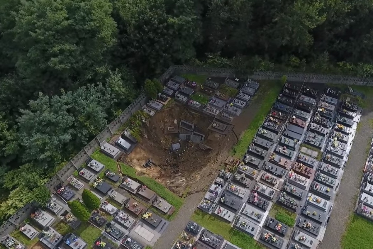 Trzebinia: na cmentarzu zapadła się ziemia