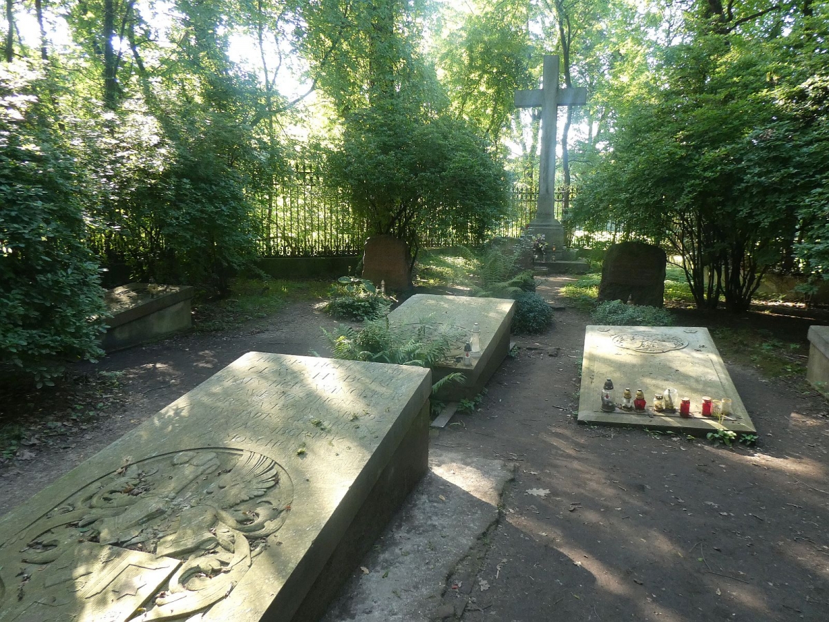 Cmentarz rodowy von Tiele - Winckler, Moszna, gmina Strzeleczki [GALERIA]