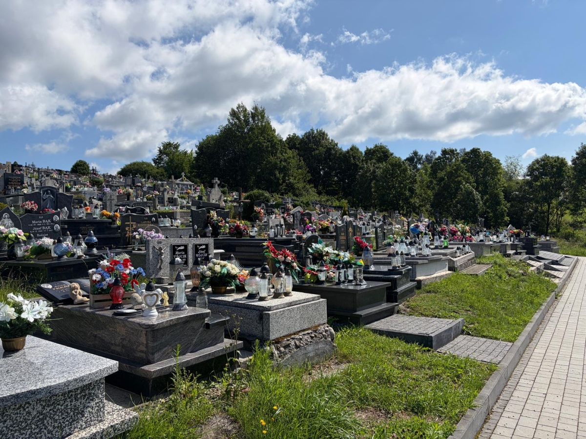 Cmentarz parafii Św. Marcina Biskupa i Matki Bożej Śnieżnej, Grywałd, gmina Krościenko nad Dunajcem