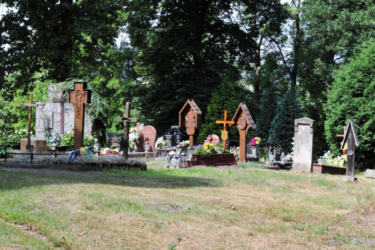 Cmentarz parafii Św. Piotra i Pawła, Święty Marek, Syców