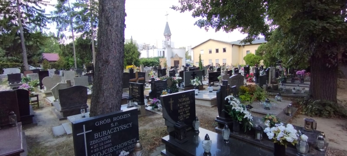 Cmentarz parafii św. Stanisława Kostki, ul. Łowmiańskiego, Winiary, Poznań