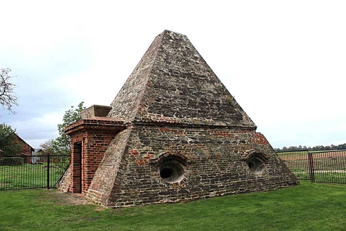 Grobowiec rodziny von Eben, Rożnów, gmina Wołczyn