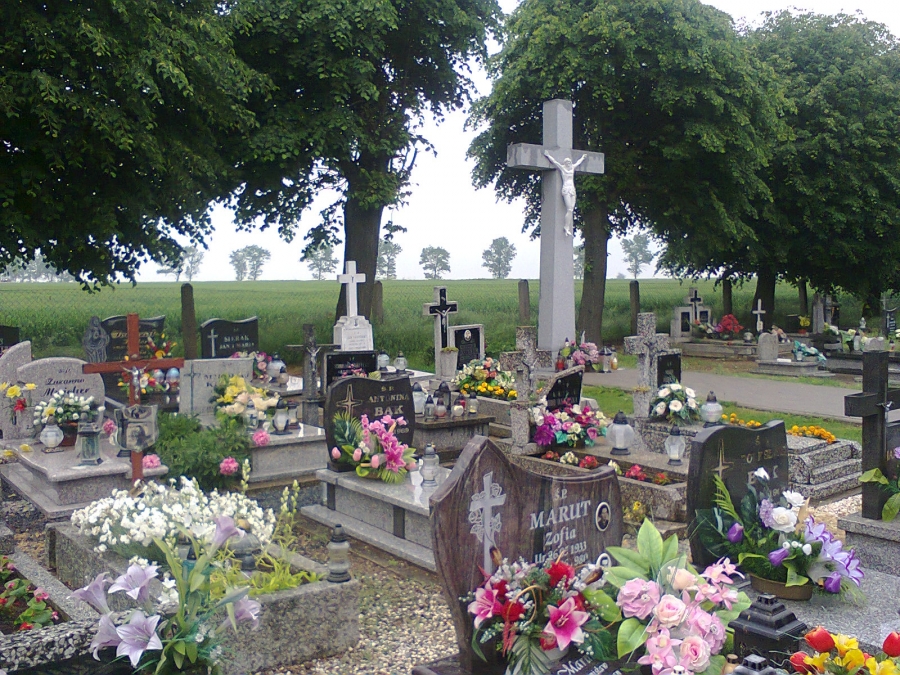 Cmentarz parafii pw. Świętych Apostołów Szymona i Judy Tadeusza, Osiek, gmina Kostomłoty [GALERIA]