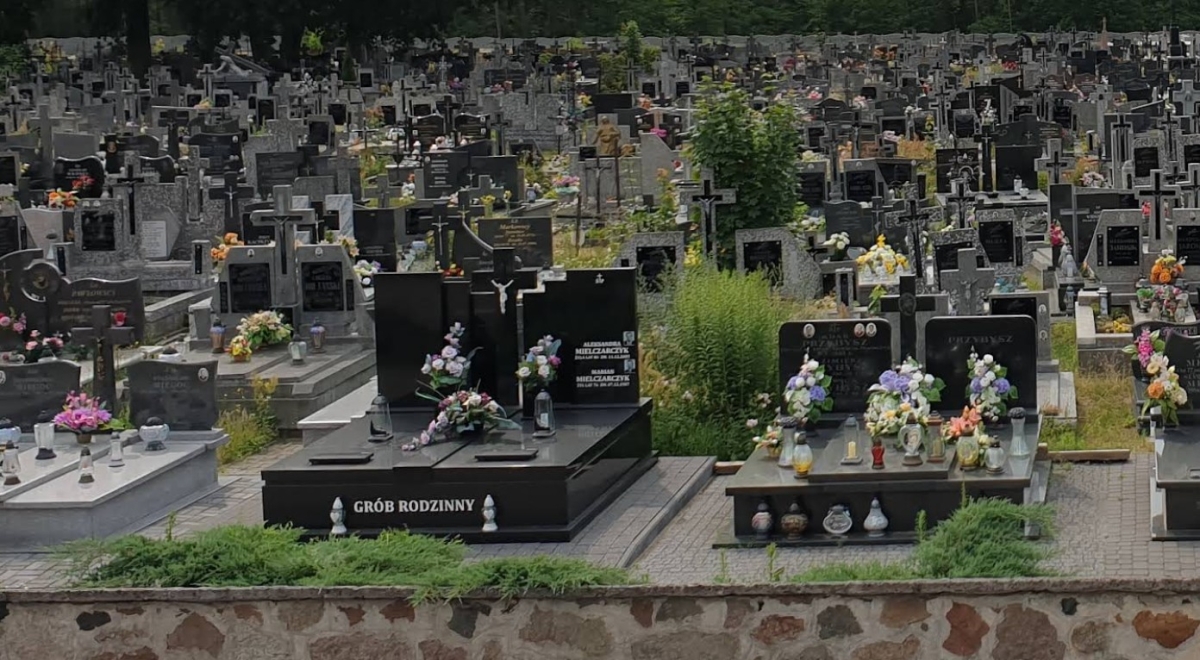 Cmentarz parafii św. Apostołów Piotra i Pawła, Pniewo, gmina Zatory