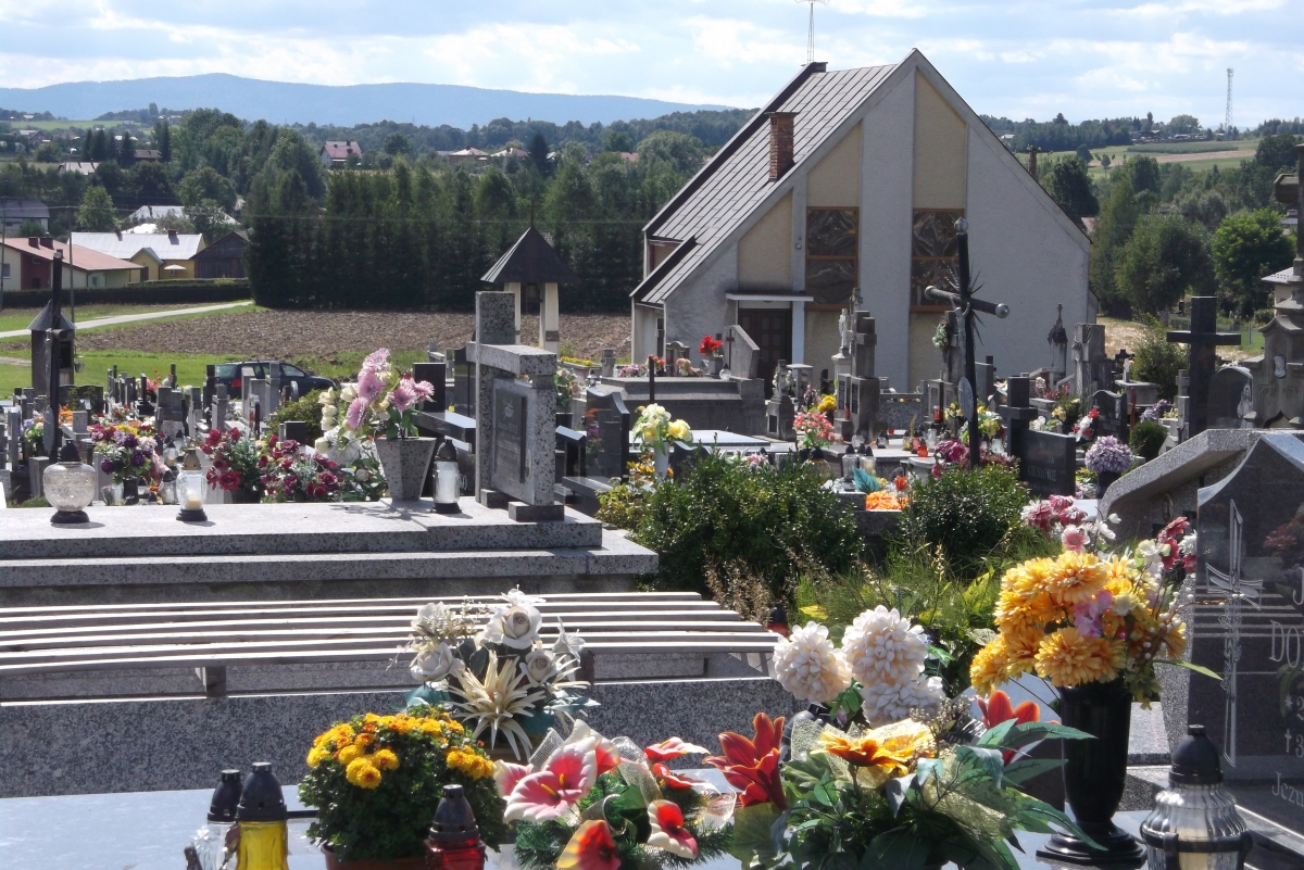 Cmentarz komunalny,  Łużna