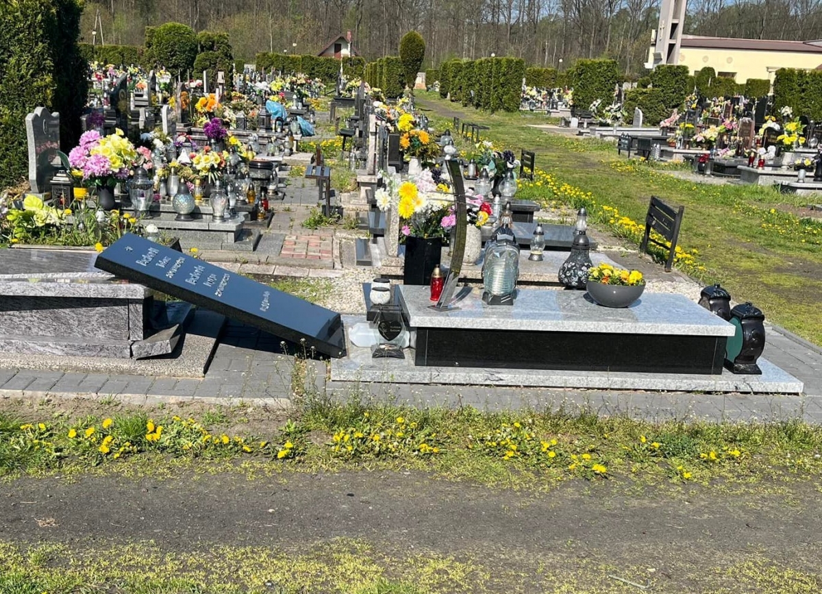 Zniszczono nagrobki na cmentarzu parafialnym w Piekarach Śląskich