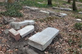 Szczecin: wandale po raz trzeci zniszczyli nagrobki w Żelechowej