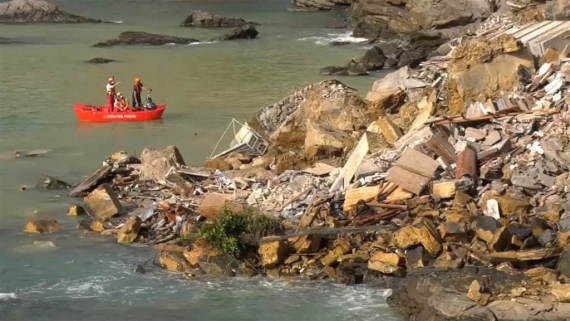 Osuwisko w Camogli niszczy nadmorski cmentarz: ponad 200 trumien w wodzie