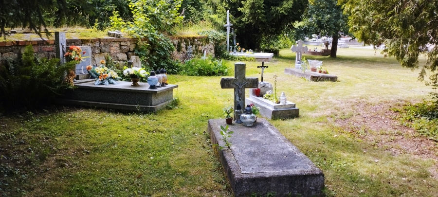 Cmentarz przykościelny parafii Wszystkich Świętych, Strzelce, gmina Marcinowice [GALERIA]