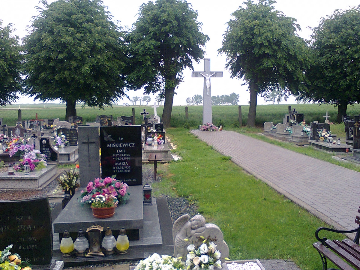 Cmentarz parafii pw. Świętych Apostołów Szymona i Judy Tadeusza, Osiek, gmina Kostomłoty